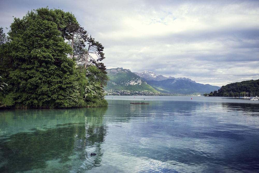 Greet Hotel Annecy Cran-Gevrier Exteriör bild