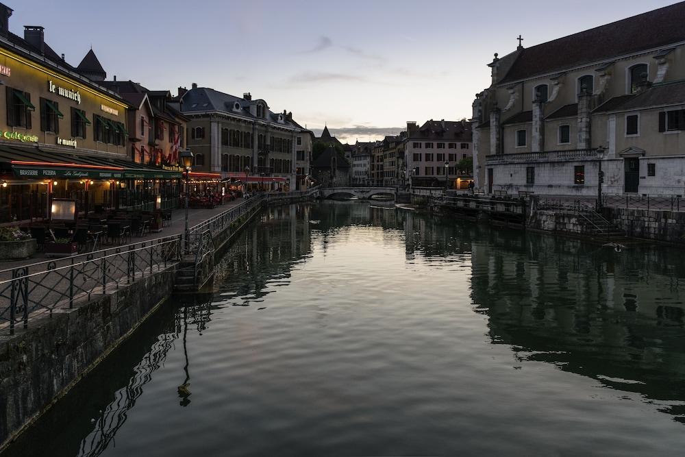 Greet Hotel Annecy Cran-Gevrier Exteriör bild